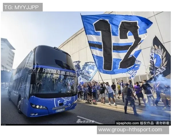 湖人专机顺利起飞前往芝加哥更换机场引发球迷热议